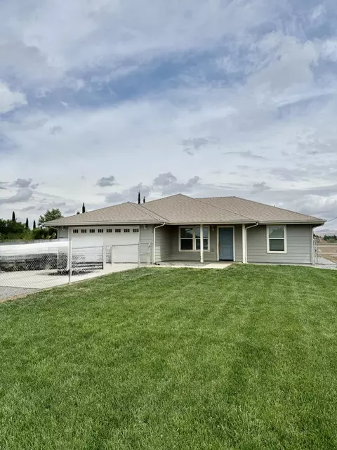 Exterior - 1310 N Belmont Rd, Exeter, CA 93221 photo 1 of 2