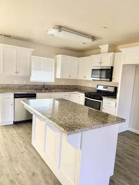 Kitchen - 1310 N Belmont Rd, Exeter, CA 93221 photo 3 of 4