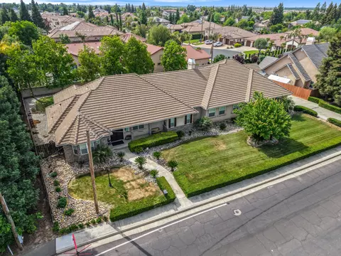 2615 N Linwood St, Visalia, CA 93291