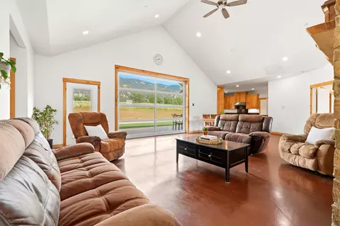 Living - 39348 Dunlap Rd, Dunlap, CA 93621 photo 3 of 4