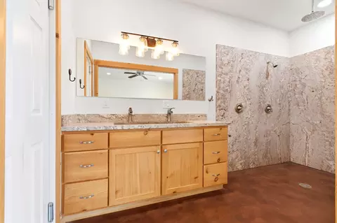 Bath - 39348 Dunlap Rd, Dunlap, CA 93621 photo 4 of 7