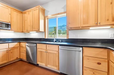 Kitchen - 39348 Dunlap Rd, Dunlap, CA 93621 photo 6 of 6