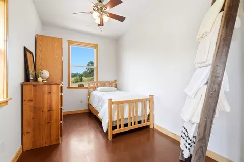 Bedroom - 39348 Dunlap Rd, Dunlap, CA 93621 photo 5 of 8