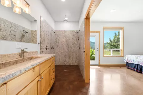 Bath - 39348 Dunlap Rd, Dunlap, CA 93621 photo 6 of 7