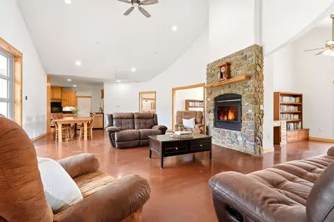 Living - 39348 Dunlap Rd, Dunlap, CA 93621 photo 2 of 4