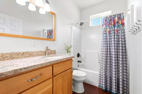 Bath - 39348 Dunlap Rd, Dunlap, CA 93621 photo 2 of 7