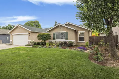3223 W Sedona Ave, Visalia, CA 93291
