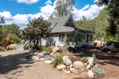 42695 42695 Sierra Dr, Three Rivers, CA 93271