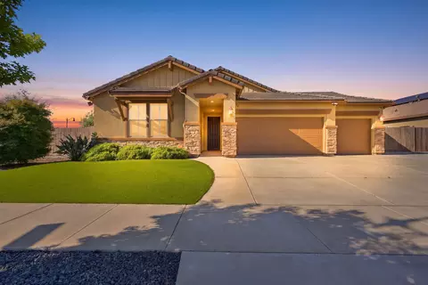 1703 W Porter Ave, Visalia, CA 93291