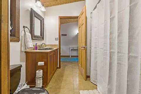 Bath - 44879 Dinely Dr, Three Rivers, CA 93271 photo 1 of 3
