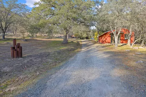 Exterior - 44879 Dinely Dr, Three Rivers, CA 93271 photo 6 of 19