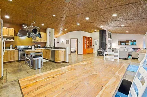 Kitchen - 44879 Dinely Dr, Three Rivers, CA 93271 photo 4 of 4