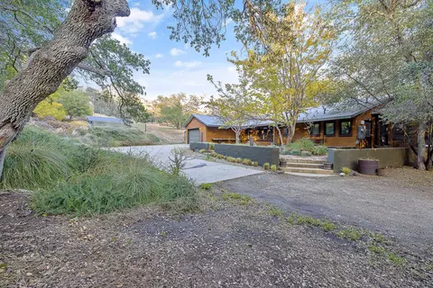 Exterior - 44879 Dinely Dr, Three Rivers, CA 93271 photo 9 of 19