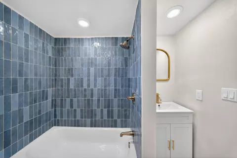 Bath - 359 N Quince, Exeter, CA 93221 photo 2 of 2