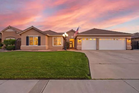 1945 W Picadilly Ln, Hanford, CA 93230