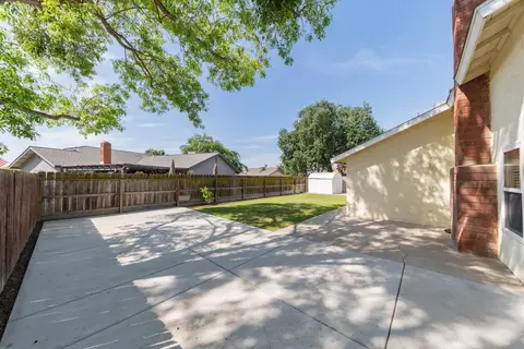 Exterior - 797 Elderwood Ln, Lemoore, CA 93245 photo 5 of 6