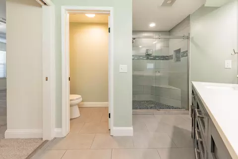 Bath - 797 Elderwood Ln, Lemoore, CA 93245 photo 2 of 4