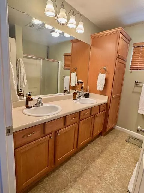 Bath - 4130 E Stapp Ave, Visalia, CA 93292 photo 4 of 5