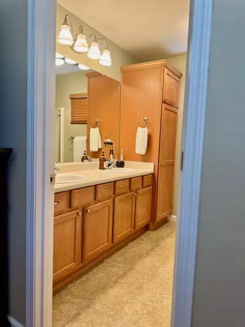 Bath - 4130 E Stapp Ave, Visalia, CA 93292 photo 5 of 5