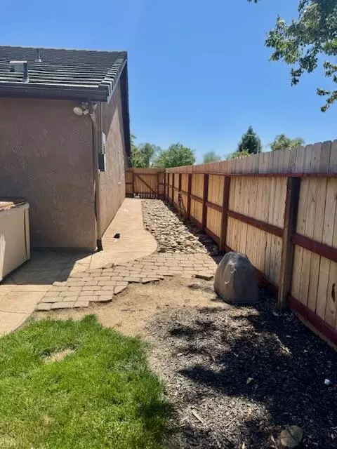 Exterior - 4130 E Stapp Ave, Visalia, CA 93292 photo 4 of 5