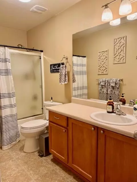 Bath - 4130 E Stapp Ave, Visalia, CA 93292 photo 2 of 3