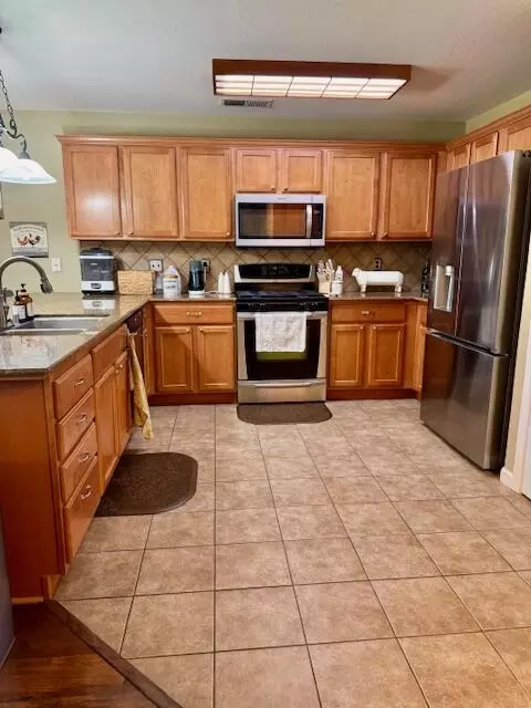 Kitchen - 4130 E Stapp Ave, Visalia, CA 93292 photo 1 of 2