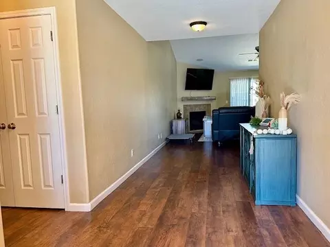 Entry Way - 4130 E Stapp Ave, Visalia, CA 93292 photo 1 of 2