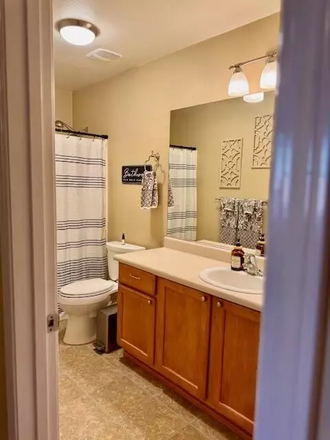 Bath - 4130 E Stapp Ave, Visalia, CA 93292 photo 1 of 3