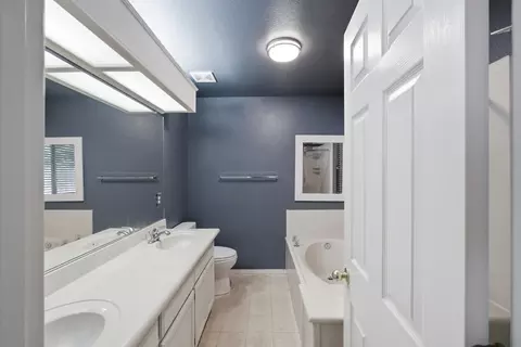 Bath - 719 E Ferguson Ave, Visalia, CA 93292 photo 5 of 6