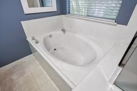 Bath - 719 E Ferguson Ave, Visalia, CA 93292 photo 3 of 6