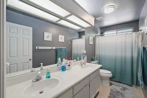 Bath - 719 E Ferguson Ave, Visalia, CA 93292 photo 6 of 6