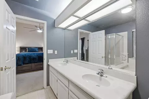 Bath - 719 E Ferguson Ave, Visalia, CA 93292 photo 2 of 6