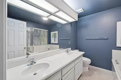 Bath - 719 E Ferguson Ave, Visalia, CA 93292 photo 4 of 6