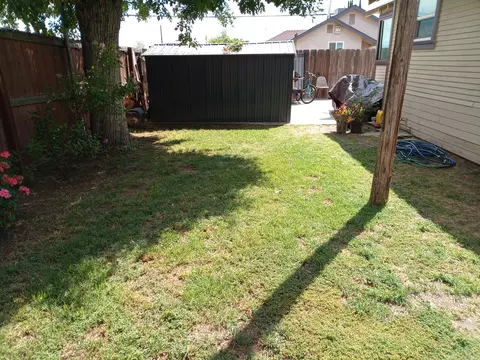 Exterior - 321 N Orange Ave, Exeter, CA 93221 photo 9 of 12