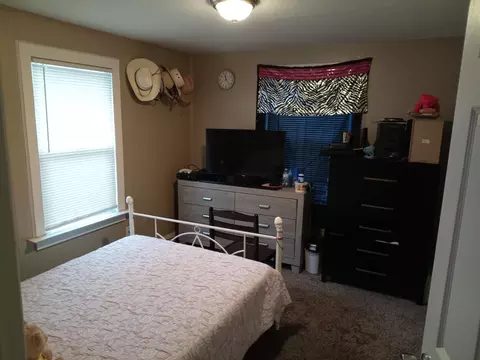 Bedroom - 321 N Orange Ave, Exeter, CA 93221 photo 2 of 3