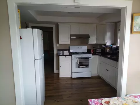 Kitchen - 321 N Orange Ave, Exeter, CA 93221 photo 1 of 2