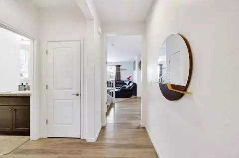 Entry Way - 6188 E Berkeley Ave, Fresno, CA 93727 photo 2 of 4