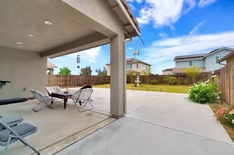 Exterior - 6188 E Berkeley Ave, Fresno, CA 93727 photo 5 of 7