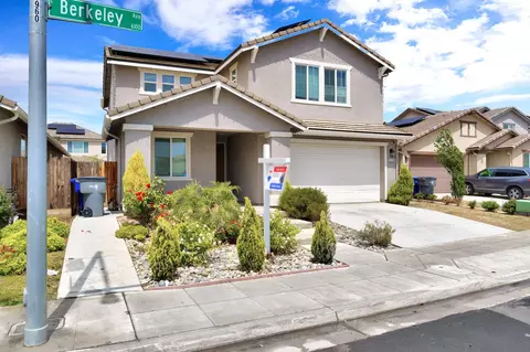 Exterior - 6188 E Berkeley Ave, Fresno, CA 93727 photo 3 of 7