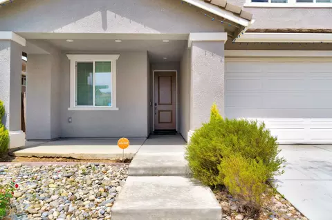 Exterior - 6188 E Berkeley Ave, Fresno, CA 93727 photo 4 of 7