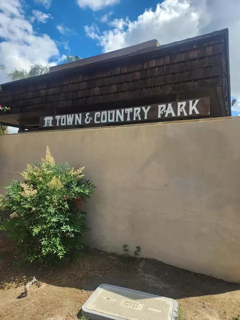 1146 N Gem St, Tulare, CA 93274