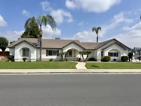 285 S Red Oak St, Porterville, CA 93257
