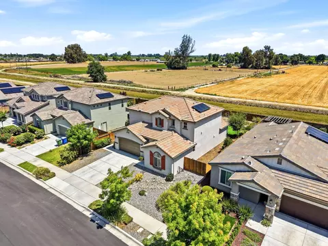 View/Area - 470 Daphne Ln, Lemoore, CA 93245 photo 2 of 7