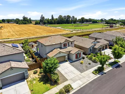 View/Area - 470 Daphne Ln, Lemoore, CA 93245 photo 1 of 7