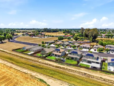 View/Area - 470 Daphne Ln, Lemoore, CA 93245 photo 6 of 7