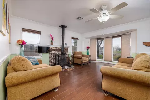 Living - 1683 E Cheryl Ln, Tulare, CA 93274 photo 2 of 4