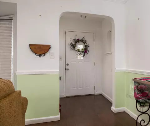 Entry Way - 1683 E Cheryl Ln, Tulare, CA 93274 photo 1 of 1