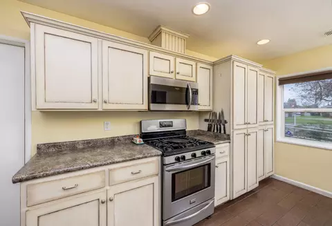 Kitchen - 1683 E Cheryl Ln, Tulare, CA 93274 photo 2 of 2
