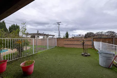 Exterior - 1683 E Cheryl Ln, Tulare, CA 93274 photo 2 of 4