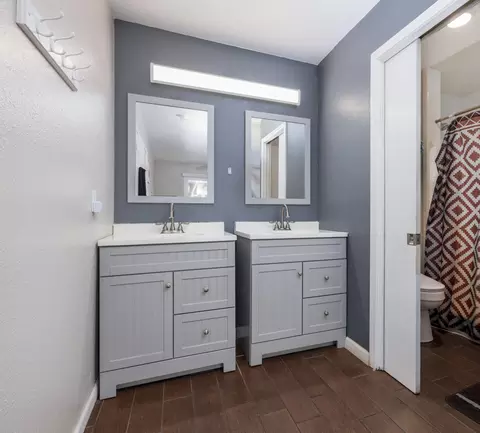 Bath - 1683 E Cheryl Ln, Tulare, CA 93274 photo 1 of 3
